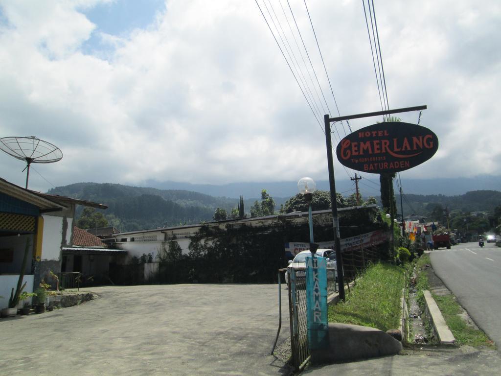 Hotel Cemerlang バトゥラデン エクステリア 写真